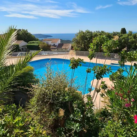 Charming - View Of The Cavalaire Bay * 라크루아발메르